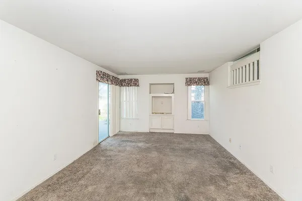 a view of a big room with closet and windows