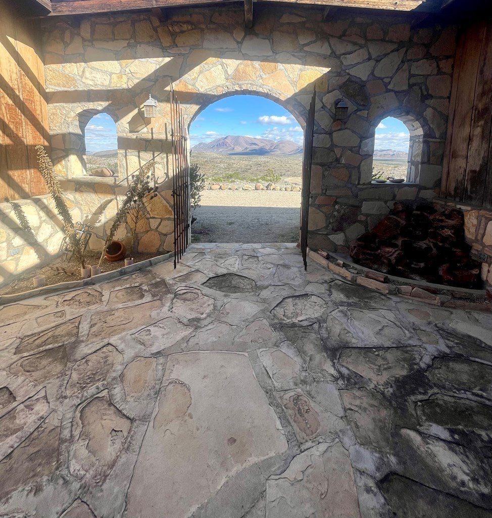 1998 Nodeerhere Road Alpine, TX 79830 - Photo 4 of 65 Gallery Image 4