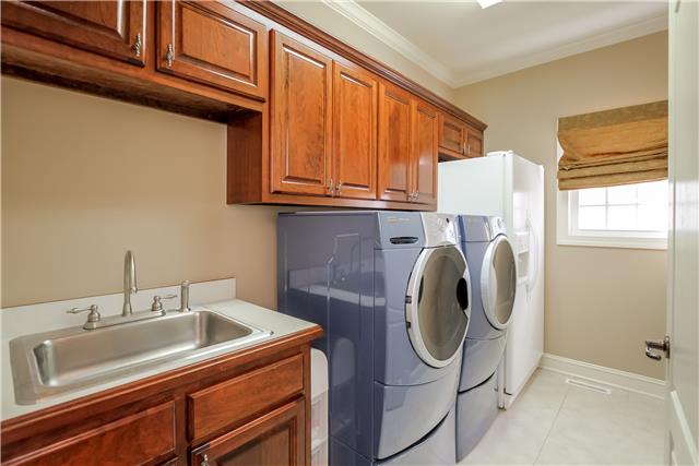 2906 Lisa Drive Springfield, TN 37172 - Photo 18 of 20 Nice Utility Room
