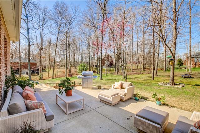 2906 Lisa Drive Springfield, TN 37172 - Photo 20 of 20 Patio with great views!
