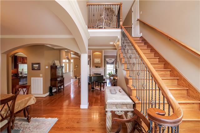 2906 Lisa Drive Springfield, TN 37172 - Photo 2 of 20 Come on in and enjoy this beautiful living room!
