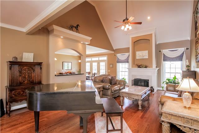 2906 Lisa Drive Springfield, TN 37172 - Photo 4 of 20 Soaring Ceilings