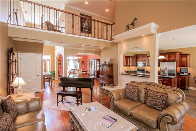 2906 Lisa Drive Springfield, TN 37172 - Photo 5 of 20 Balcony