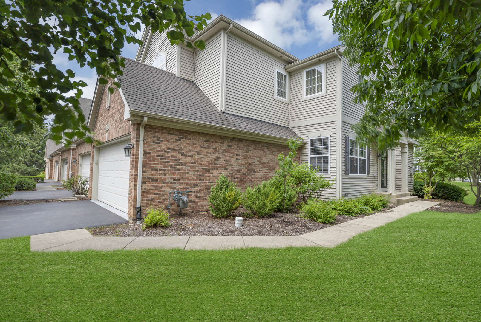 1850 Maureen Drive Hoffman Estates, IL 60192 - Photo 1 of 30