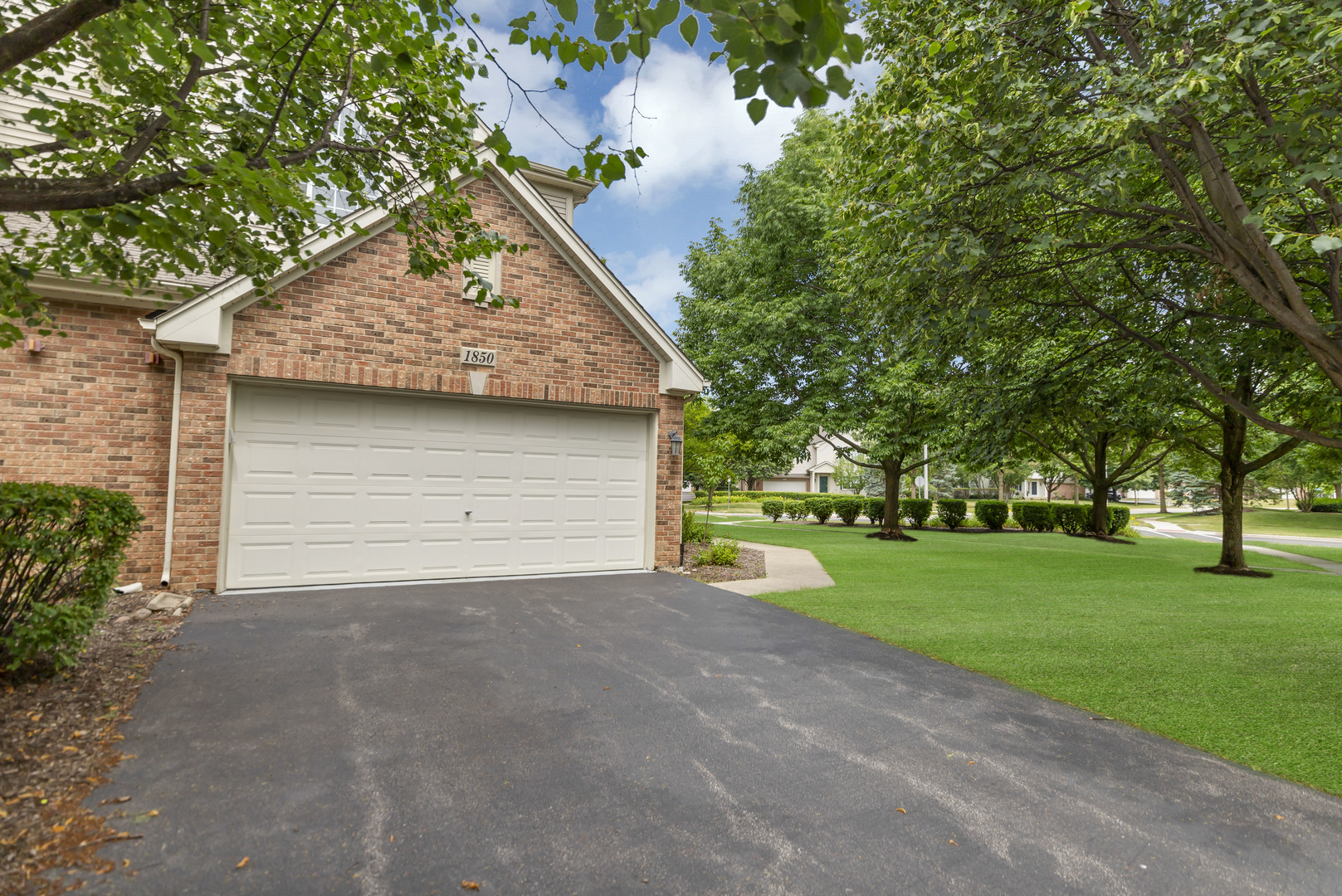 1850 Maureen Drive Hoffman Estates, IL 60192 - Photo 2 of 30