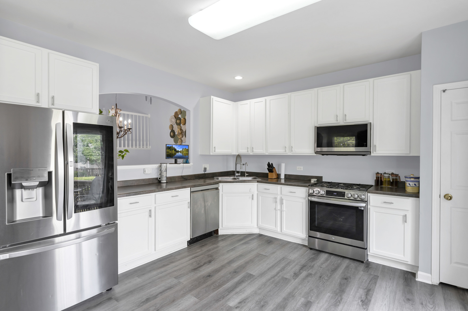 1850 Maureen Drive Hoffman Estates, IL 60192 - Photo 8 of 30