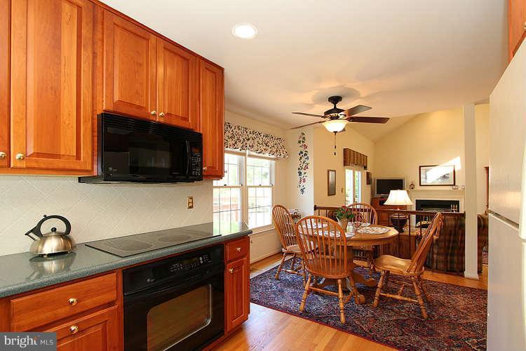 20604 Bell Bluff Road Gaithersburg, MD 20882 - Photo 12 of 30 Open layout to dining area and living room!