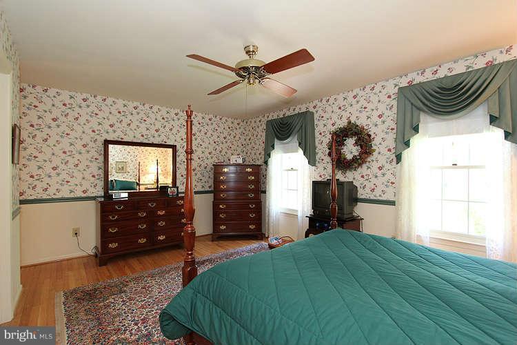 20604 Bell Bluff Road Gaithersburg, MD 20882 - Photo 19 of 30 Enjoy the view from the Master Bedroom.