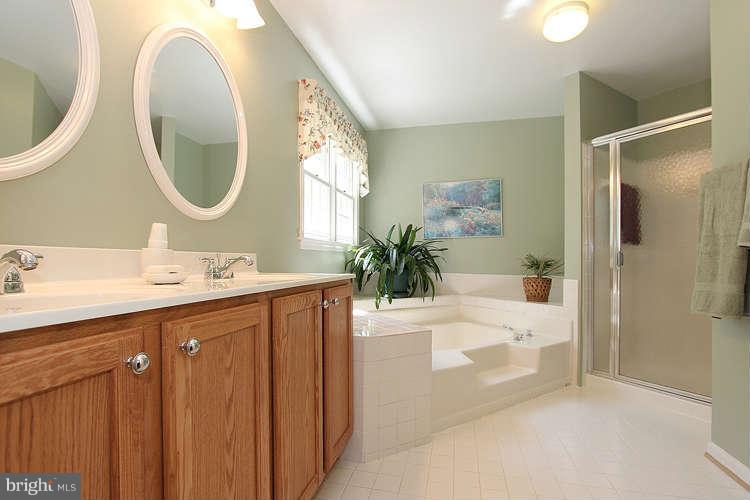 20604 Bell Bluff Road Gaithersburg, MD 20882 - Photo 20 of 30 Renovated Master bath with updated Vanity and more