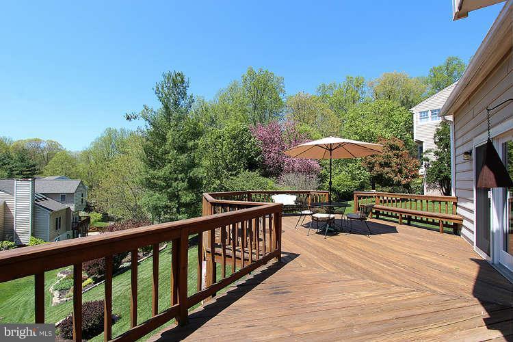 20604 Bell Bluff Road Gaithersburg, MD 20882 - Photo 27 of 30 Bar-B-Q and entertain on deck and stairs to yard.