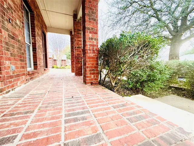 a view of a pathway both side of the house