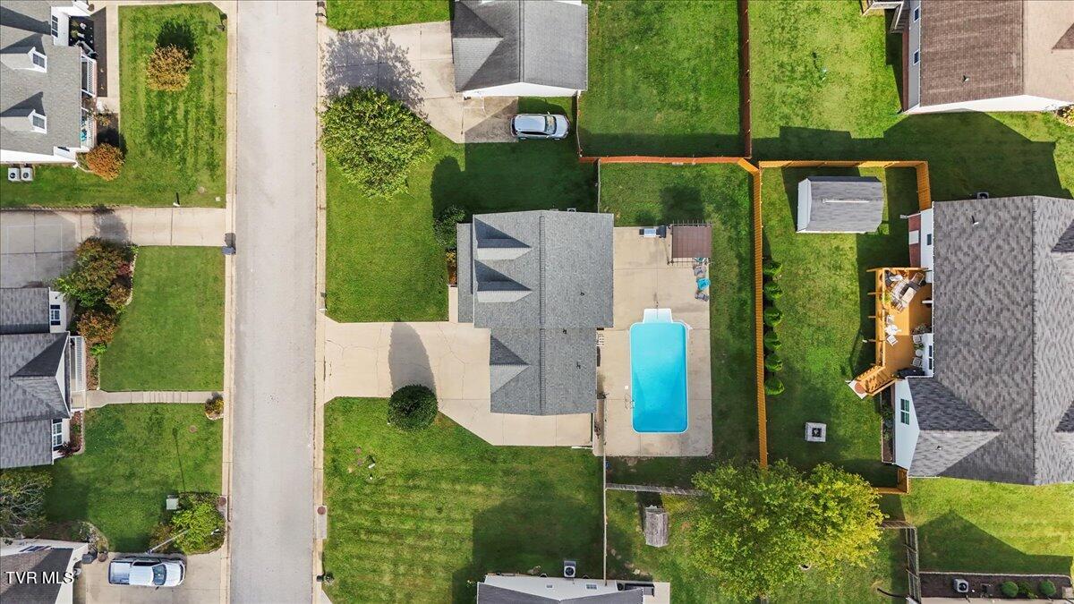 109 Violet Lane Bluff City, TN 37618 - Photo 5 of 41 35-DJI_20250926153544_0704_D