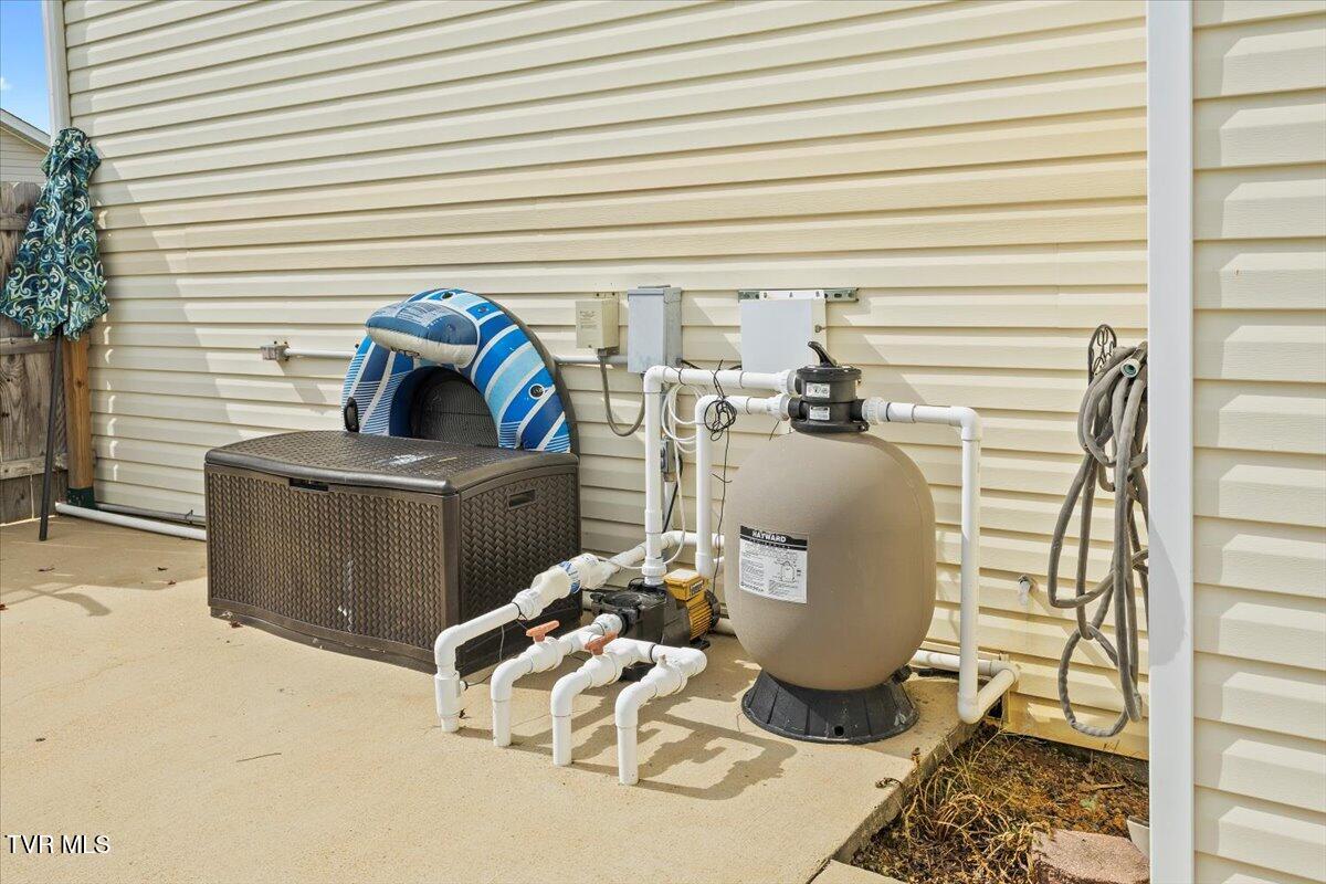 109 Violet Lane Bluff City, TN 37618 - Photo 10 of 41 11-128A3097