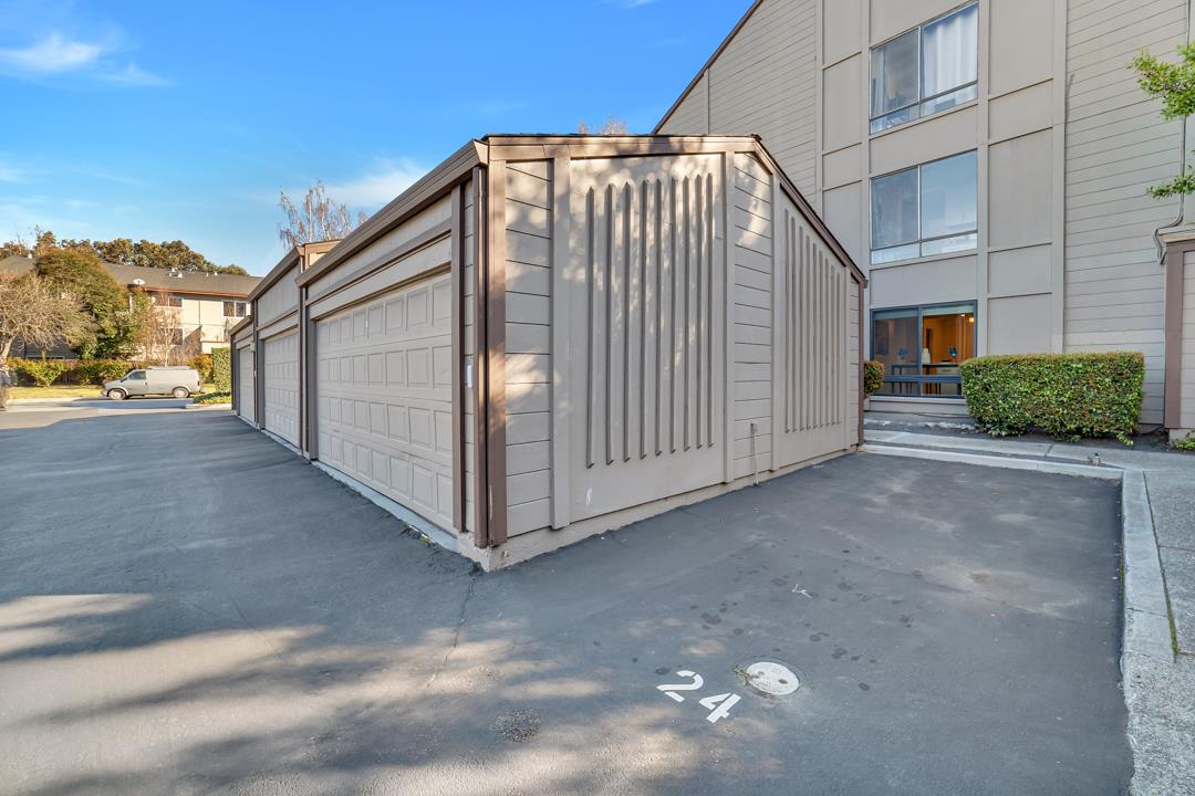2040 West Middlefield Road, Unit 9 Mountain View, CA 94043 - Photo 27 of 31 a view of a back yard of the house