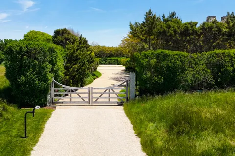 $152,500,000 | 39 Fairfield Pond Lane, Sagaponack, NY 11962