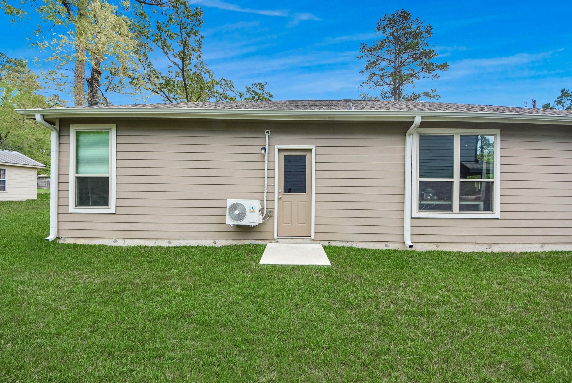 709 Little River Drive Montgomery, TX 77316 - Photo 36 of 40 a front view of a house with garden