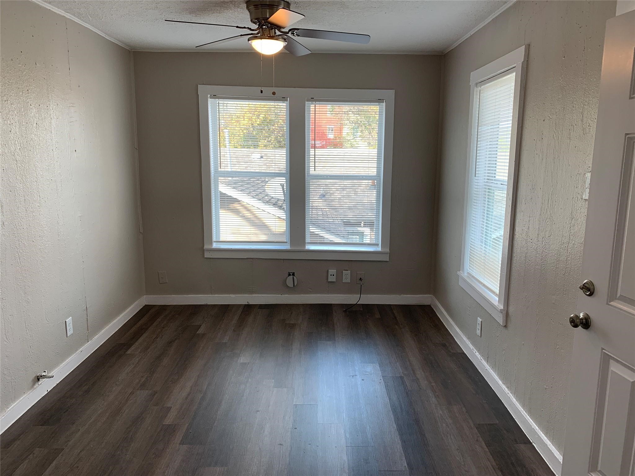 3922 Farmer Street Houston, TX 77020 - Photo 11 of 19 Garage Apartment Entrance And Living Room