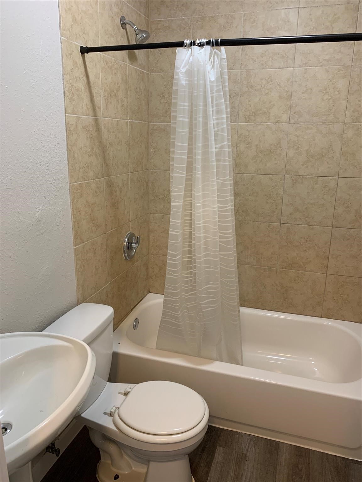 3922 Farmer Street Houston, TX 77020 - Photo 15 of 19 Garage Apartment Bathroom
