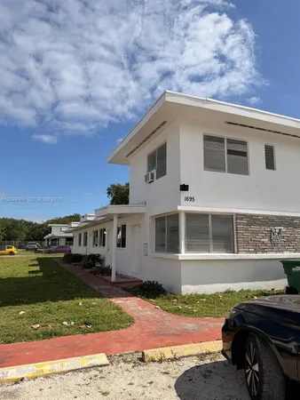 $1,750 | 1695 Northeast 150th Street, Unit 3, Miami, FL 33181