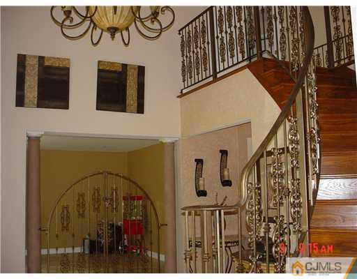 24 Freeman Street Edison, NJ 08820 - Photo 12 of 18 Gallery Image 12