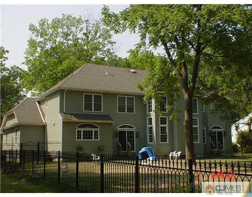 24 Freeman Street Edison, NJ 08820 - Photo 4 of 18 Gallery Image 4