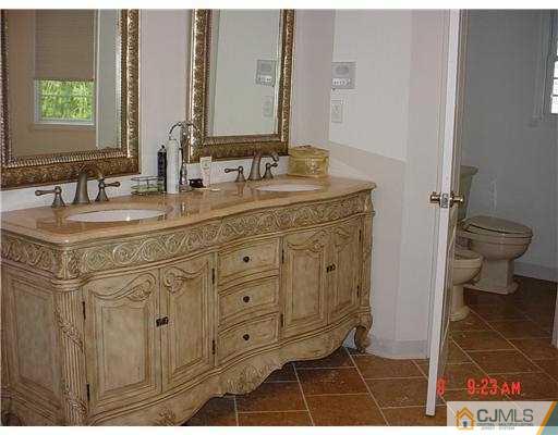 24 Freeman Street Edison, NJ 08820 - Photo 9 of 18 Gallery Image 9