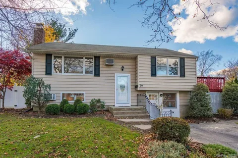 $769,000 | 29 Ripley Drive, Northport, NY 11768