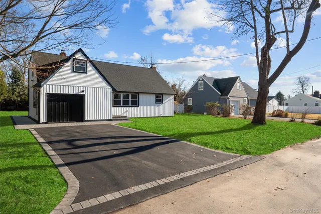 $779,000 | 22 Guilette Place, Amityville, NY 11701