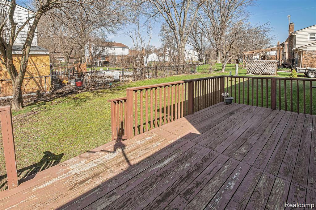 25039 Branchaster Road Farmington Hills, MI 48336 - Photo 4 of 21
