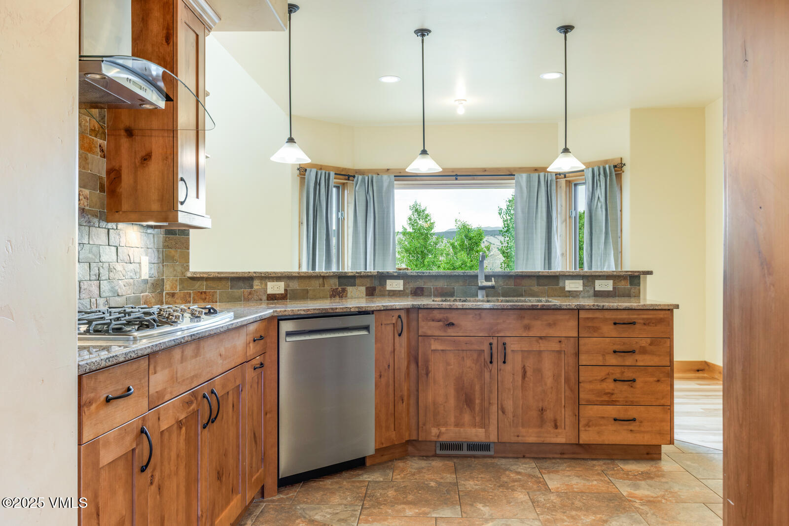 98 Alpine Ranch Road Gypsum, CO 81637 - Photo 15 of 74 98 Alpine Ranch Rd Interiors MLS-17
