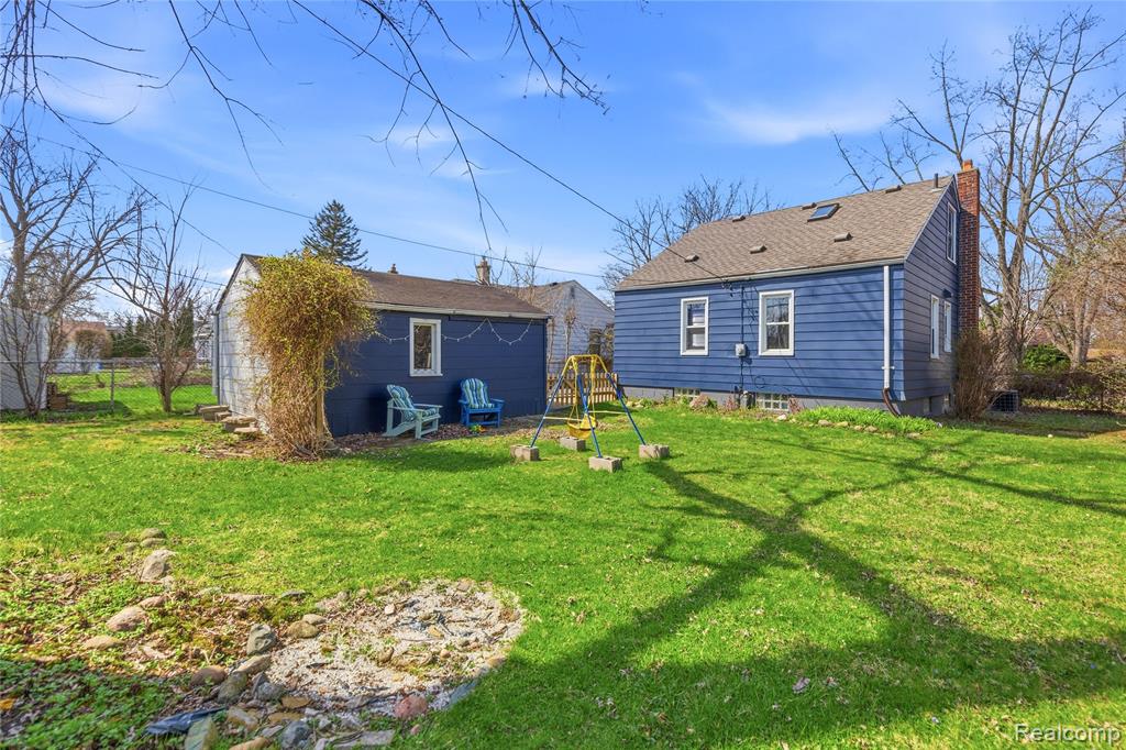 2193 Cambridge Road Berkley, MI 48072 - Photo 29 of 31