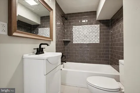 $1,950 | 2021 North 33rd Street, Unit 1, Philadelphia, PA 19121