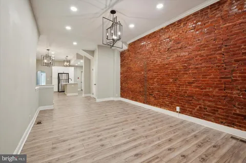 $1,950 | 2021 North 33rd Street, Unit 1, Philadelphia, PA 19121