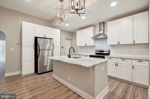 $1,950 | 2021 North 33rd Street, Unit 1, Philadelphia, PA 19121