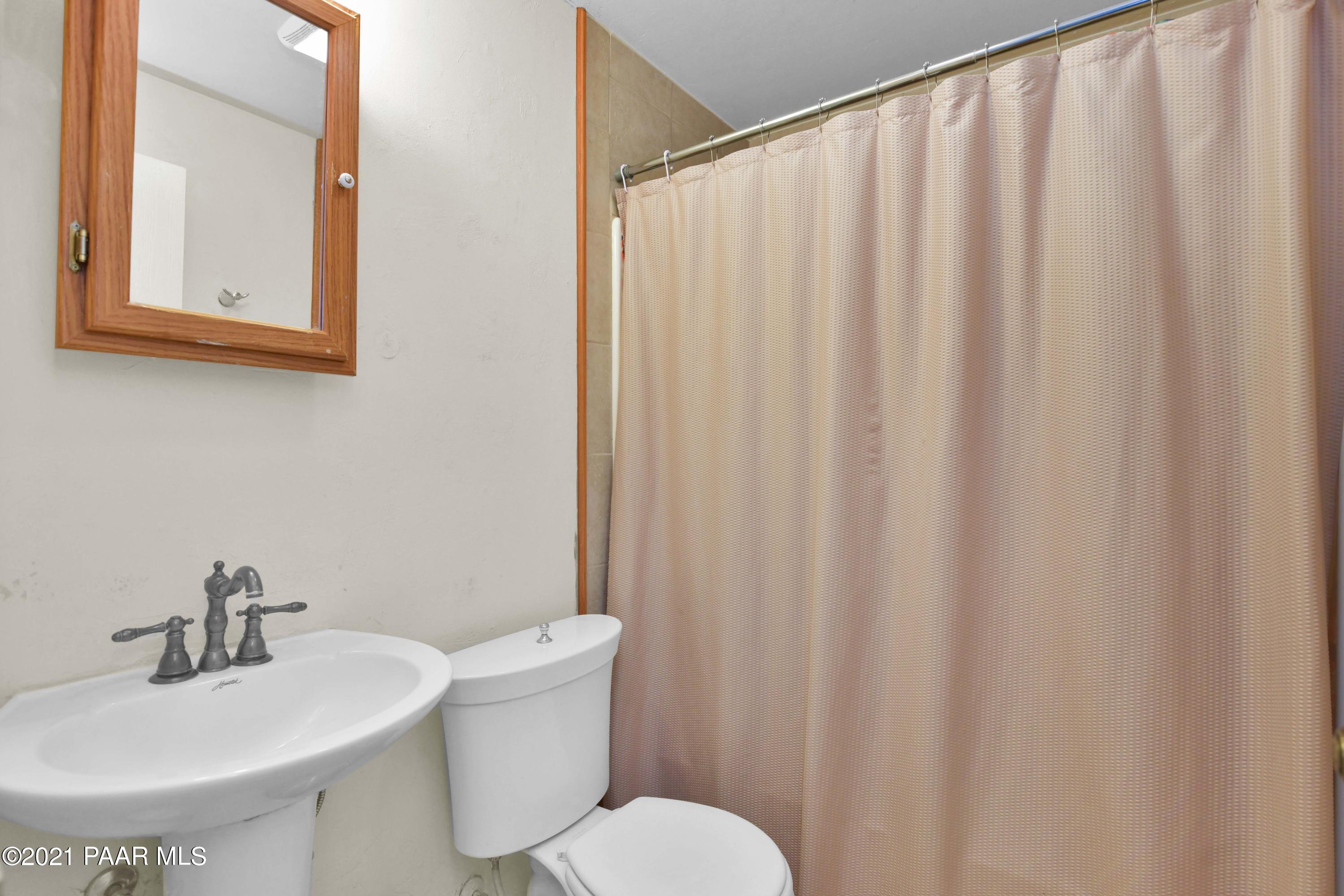 1695 North Topaz Road Prescott, AZ 86301 - Photo 10 of 27 Guest Bath