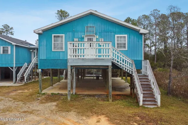 $300,000 | 4250 1st Avenue, Bay St. Louis, MS 39520