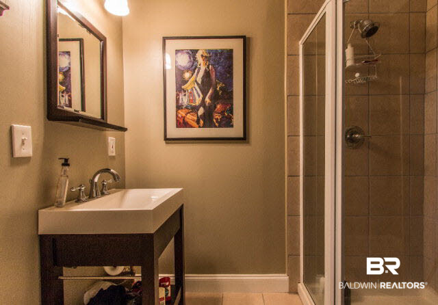 63 South Georgia Avenue Mobile, AL 36604 - Photo 22 of 31 Guest Bathroom