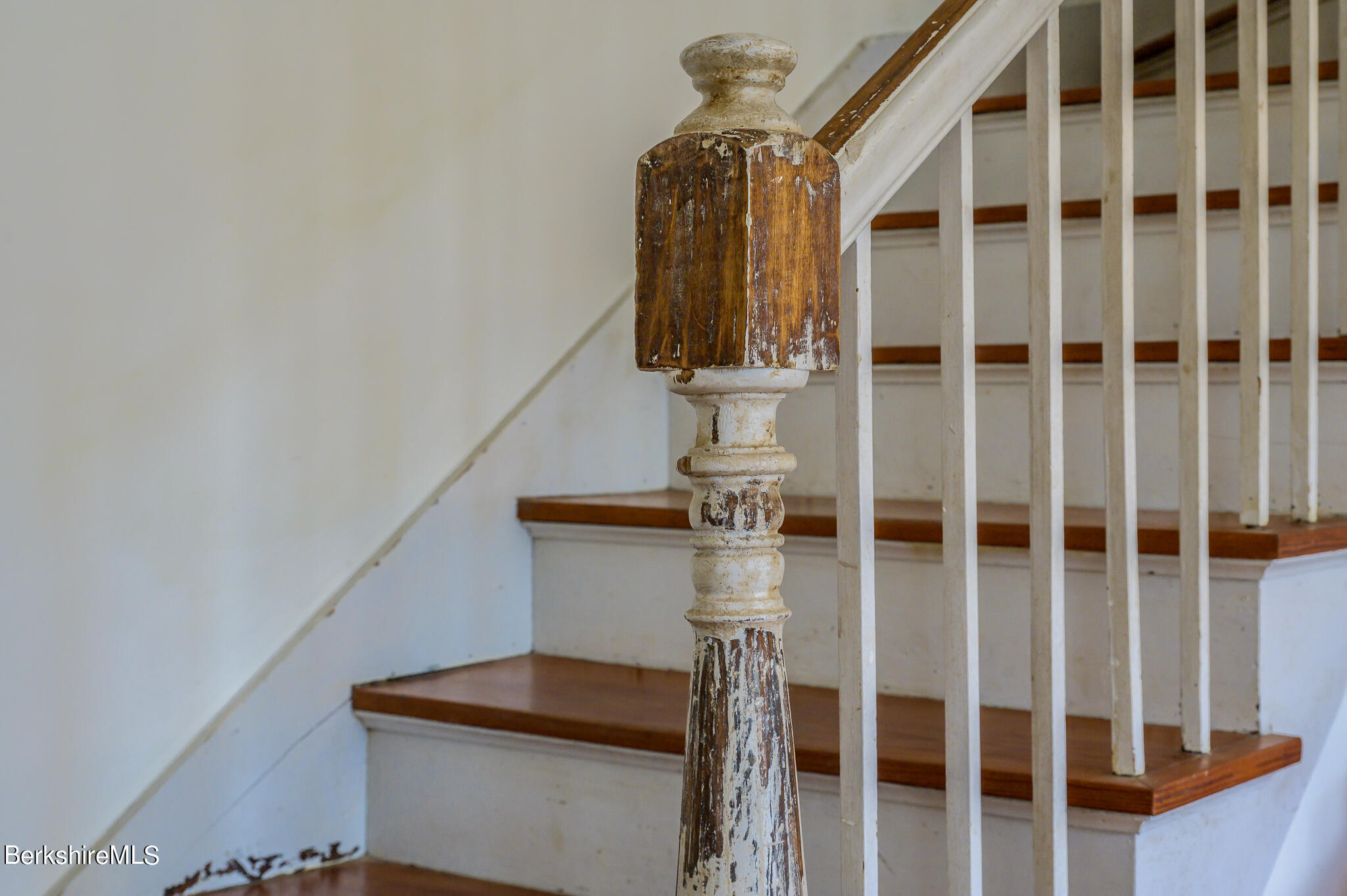 9 Yale Hill Road Stockbridge, MA 01262 - Photo 31 of 52 bannister