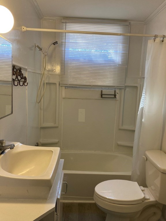 418 Reed Street West Waycross, GA 31501 - Photo 6 of 12 Full bath