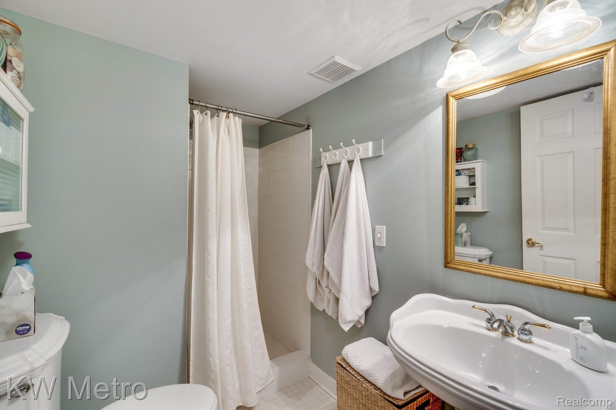 323 Shellbourne Drive Rochester, MI 48309 - Photo 46 of 62 Lower Level Full Bath