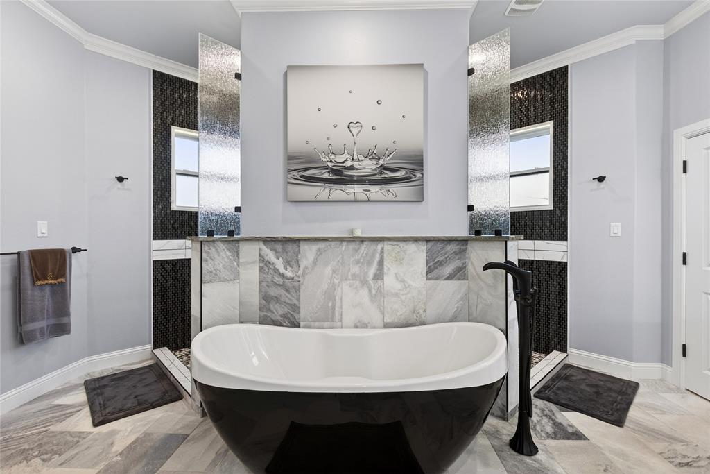 14392 Ridge Lane Malakoff, TX 75148 - Photo 31 of 39 a close view of a bathtub in bathroom