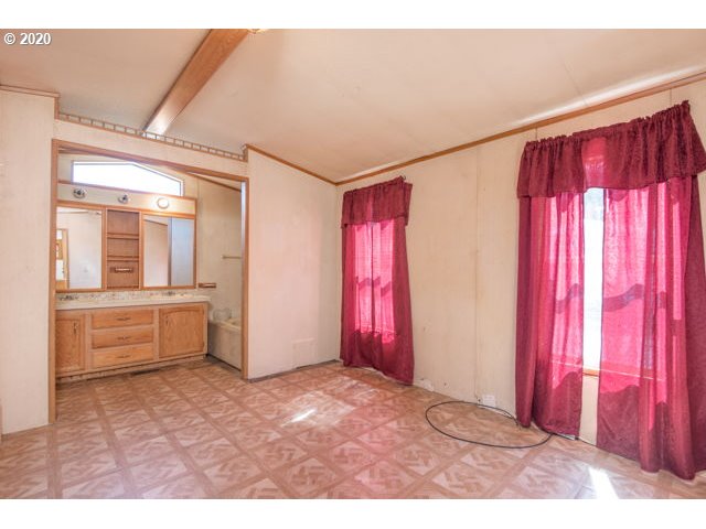 17655 Southeast Bluff Road, Unit 82 Sandy, OR 97055 - Photo 11 of 17 Gallery Image 11