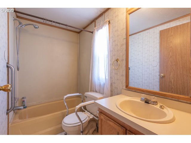 17655 Southeast Bluff Road, Unit 82 Sandy, OR 97055 - Photo 15 of 17 Gallery Image 15