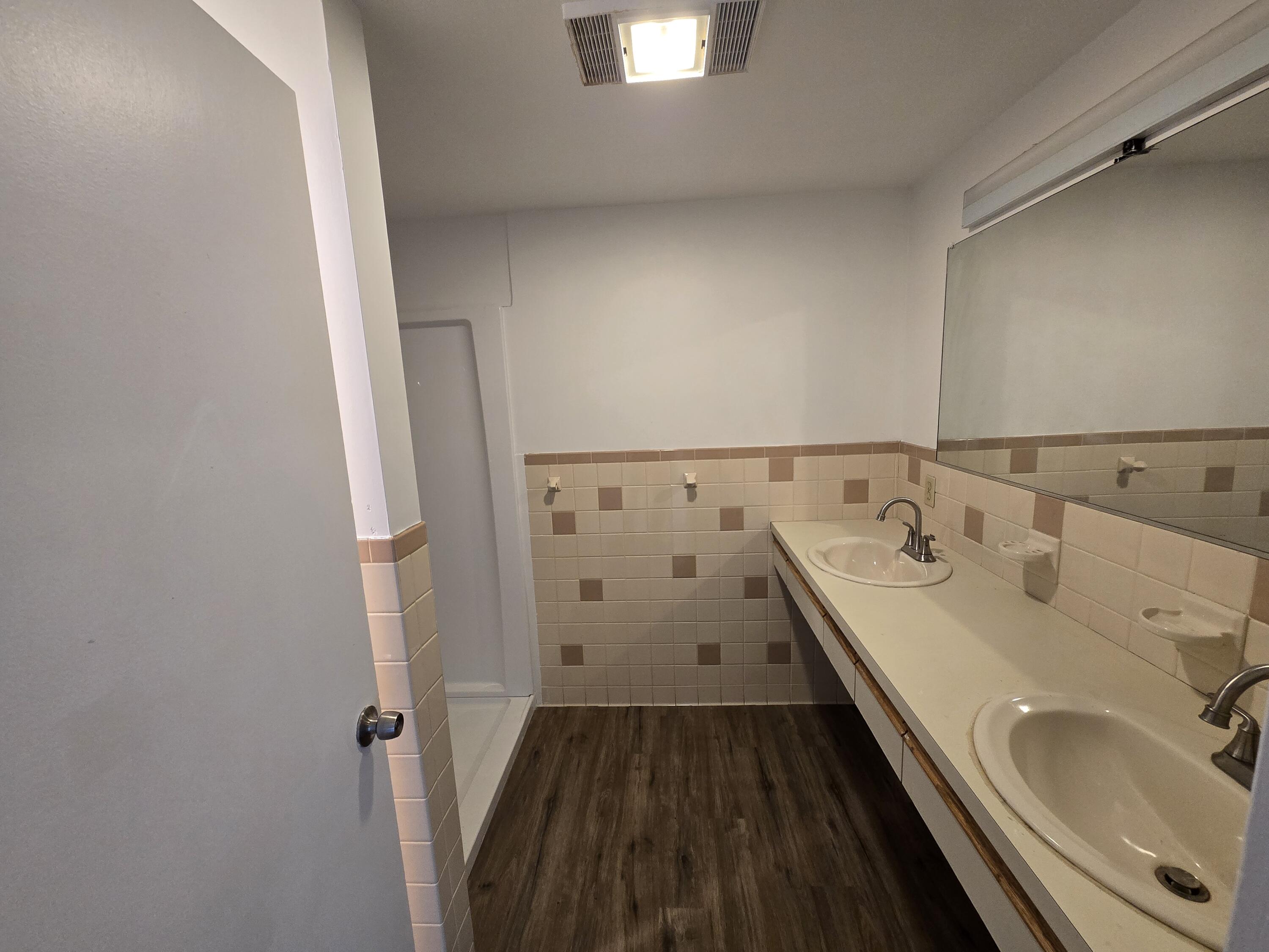 584 Main Street, Unit 8 Stroudsburg, PA 18360 - Photo 6 of 7 Bathroom