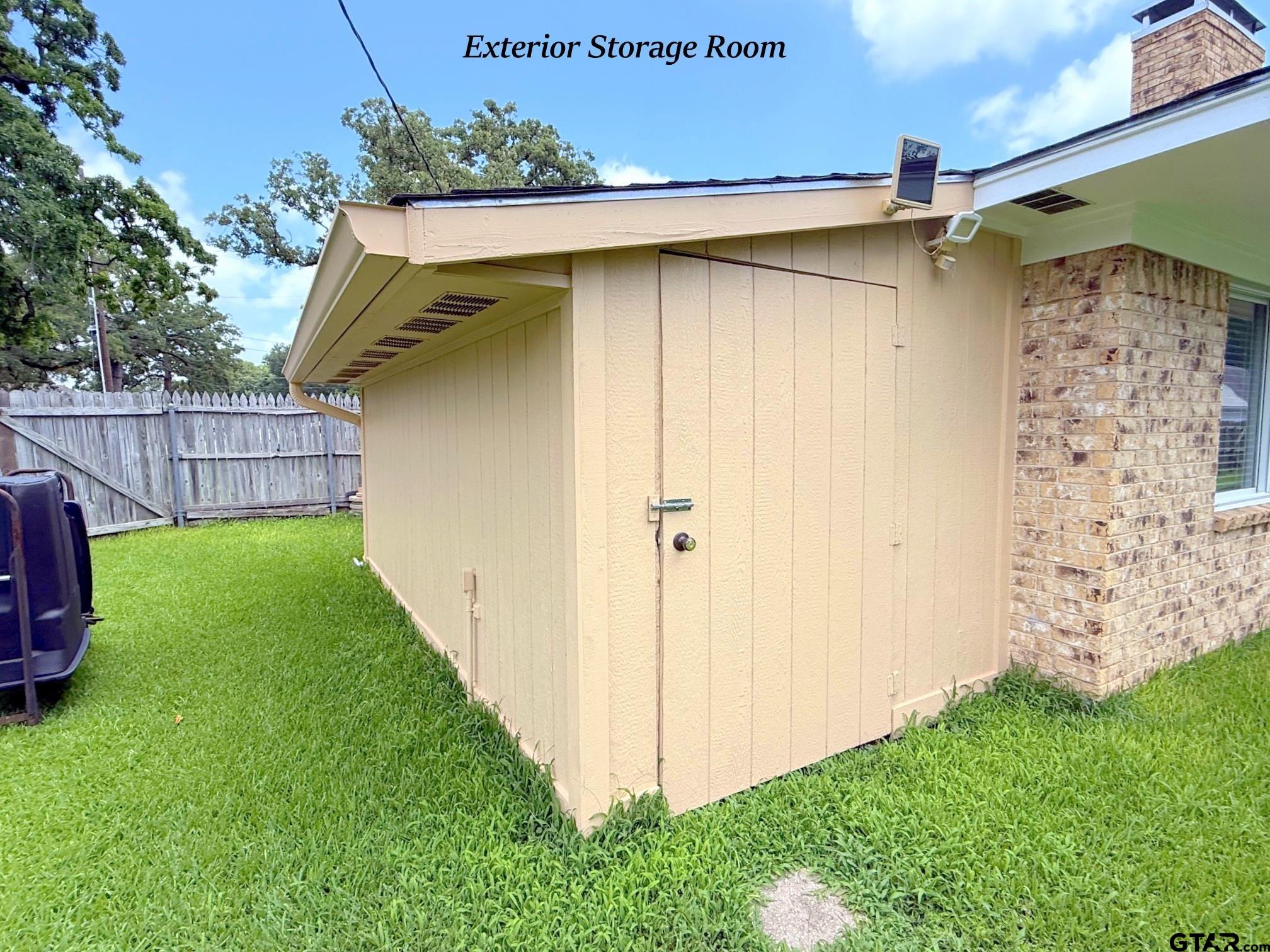 237 Oregon Street Van, TX 75790 - Photo 40 of 44 a view of a backyard with a tub