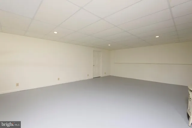 an empty room with an empty space