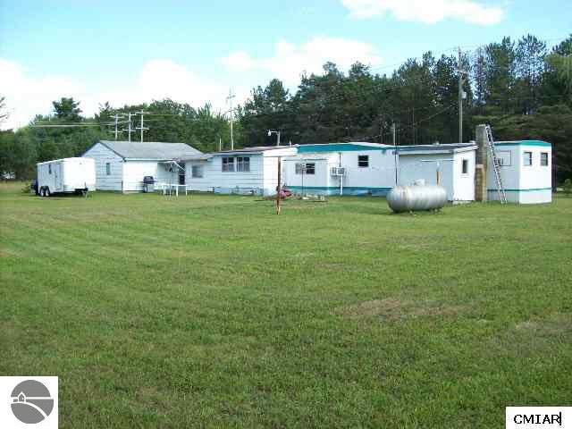 5900 West Miller Road Shepherd, MI 48883 - Photo 5 of 9 1766882-4.JPG