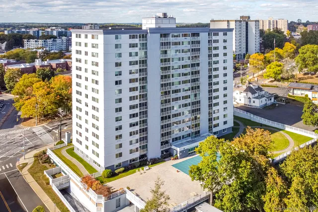 $3,250 | 1 Strawberry Hill Avenue, Unit 9G, Stamford, CT 06902