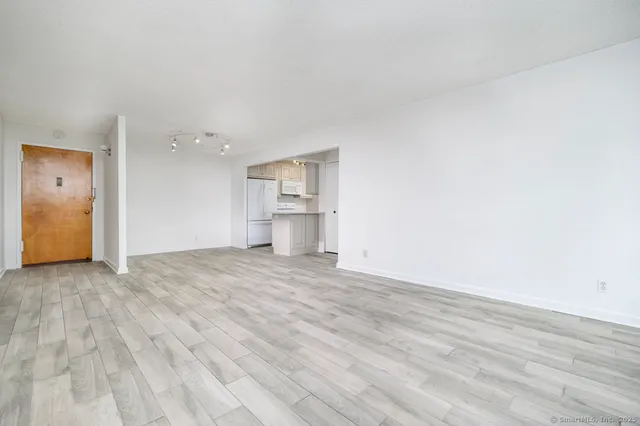 $3,250 | 1 Strawberry Hill Avenue, Unit 9G, Stamford, CT 06902