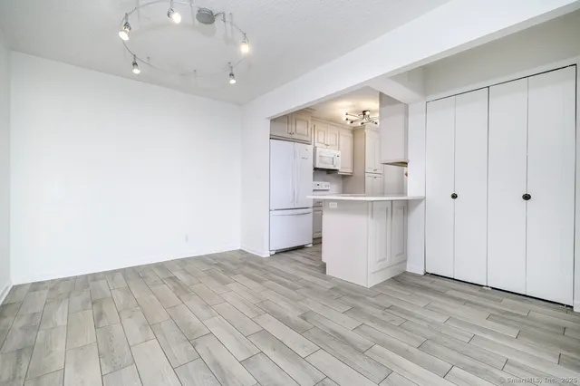 $3,250 | 1 Strawberry Hill Avenue, Unit 9G, Stamford, CT 06902